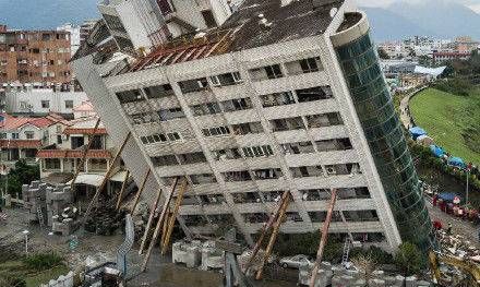 梦到地震高楼倒塌但人安全