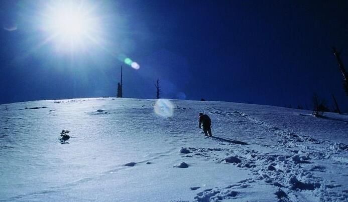 已婚女人梦见地上有雪但没下雪