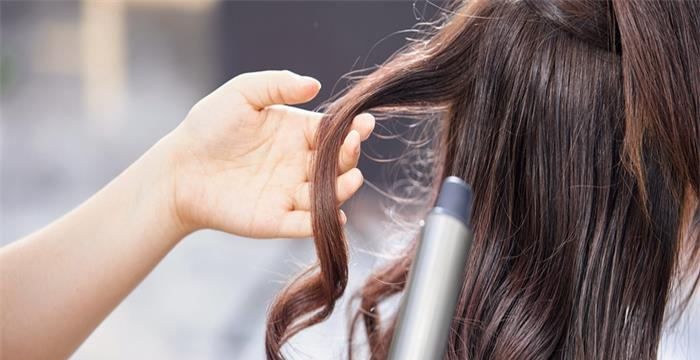 女人梦见自己掉头发，掉头发是什么原因如何治疗？图1