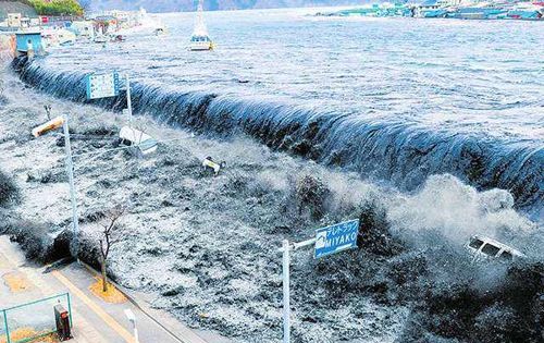 女人梦到巨浪海啸但平安度过周公解梦