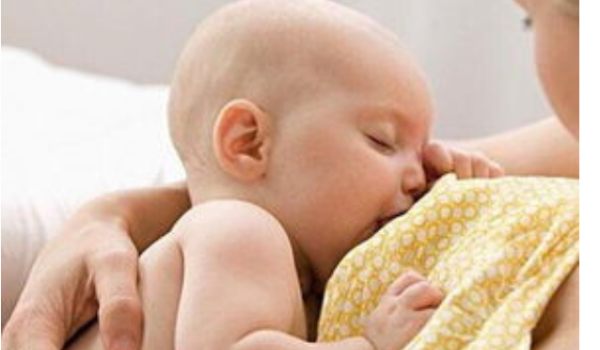 梦见自己抱着婴儿哺乳,梦见自己给婴儿喂奶是什么征兆图4