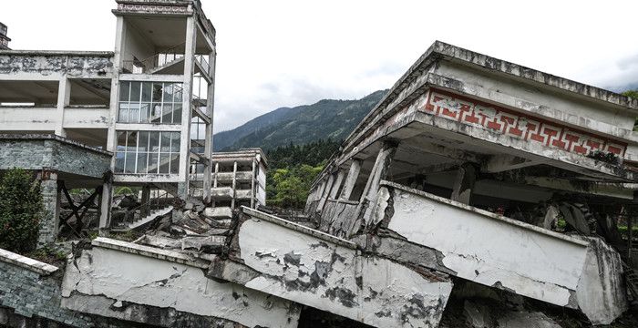 梦见地震山崩地裂逃生成功，女人最爱听的肉麻早安短句？图2