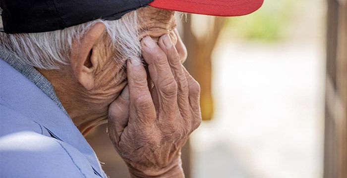 梦见和死去的长辈说话图1