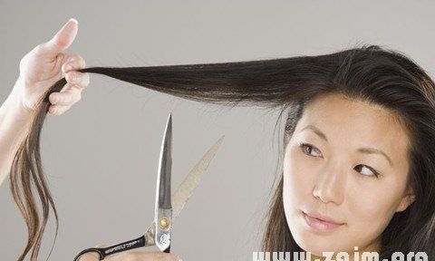 梦见自己去理发店剪头发是什么征兆 女人