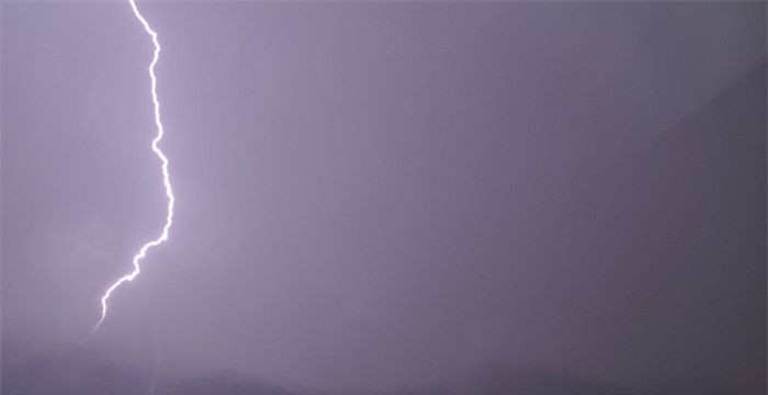 歌曲《狂流》，梦见电闪雷鸣倾盆大雨图2