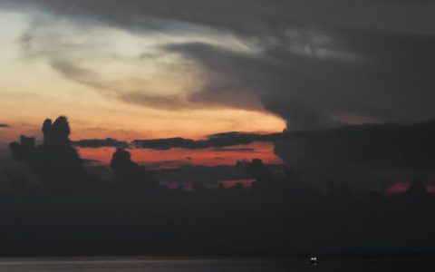 梦见暴风雨