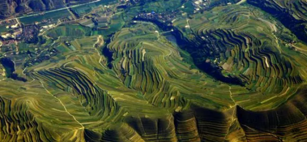 黄土高原的范围,黄土高原的位置和范围示意图图1