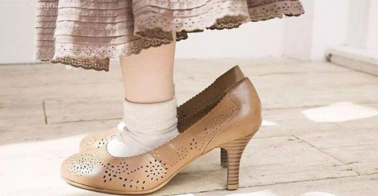 已婚中年女人梦见自己买新鞋特别合脚