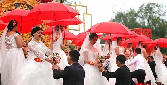 女人梦见自己结婚办喜事的场面