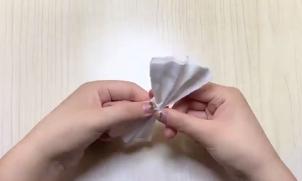 小白花怎么做 用纸,怎么折扫墓时用的小白花纸图5