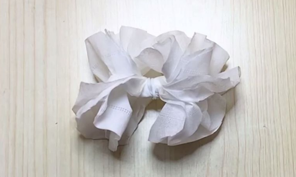 小白花怎么做 用纸,怎么折扫墓时用的小白花纸图9