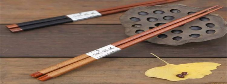 使用筷子有哪几个礼仪，使用筷子的礼仪和禁忌图1