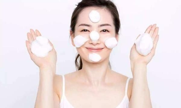 洗脸护肤的正确方法