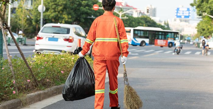 梦见垃圾堆积如山是什么意思图2