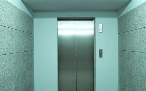 梦见电梯到不了要去的楼层,梦见坐电梯找不到楼层按键
