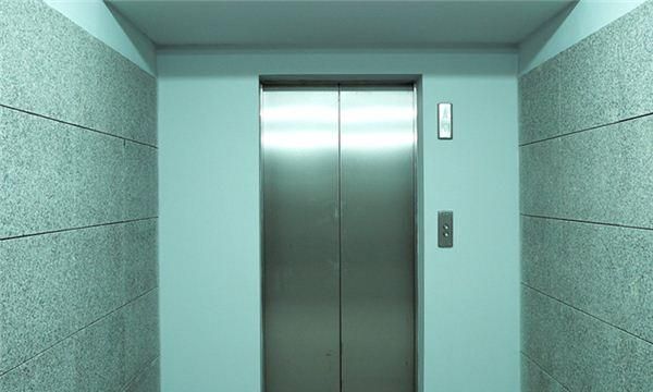 梦见坐电梯找不到楼层按键