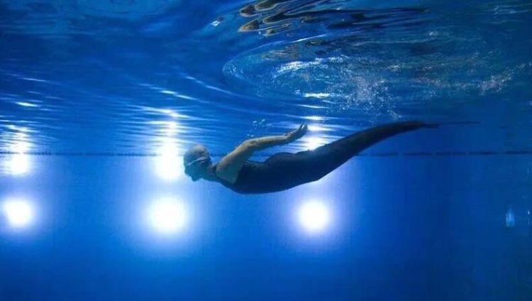 梦见自己游泳是什么意思