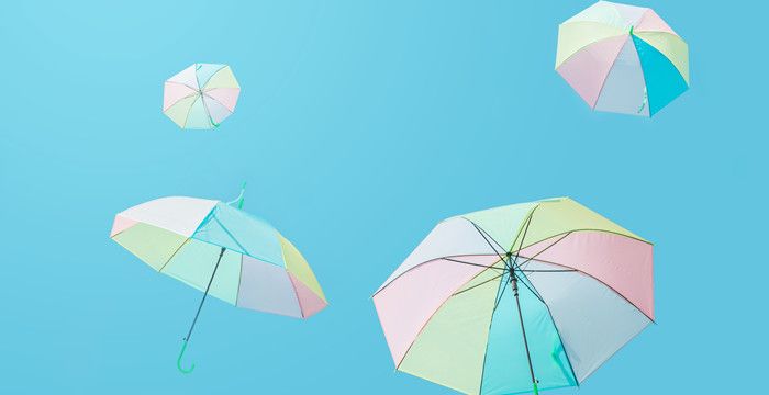 梦见下雨有人送伞给自己，女人梦见别人送伞是什么意思图2