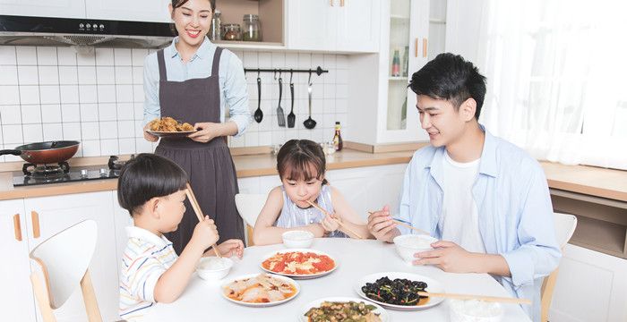 梦见去世的奶奶活了在做饭，梦见死去的奶奶还活着做饭给我吃图1