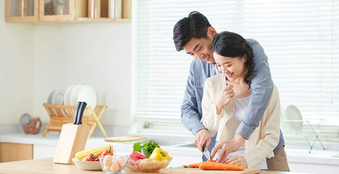 梦见去世的奶奶活了在做饭，梦见死去的奶奶还活着做饭给我吃图2