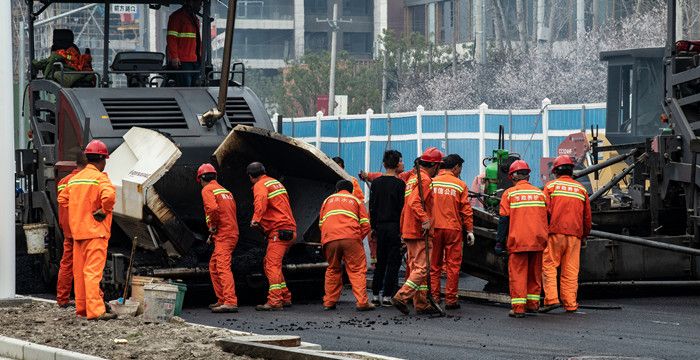 梦见自己修路是什么意思，做梦梦到修路是什么意思图2