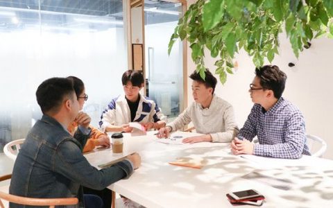 梦见和陌生人聊得开心