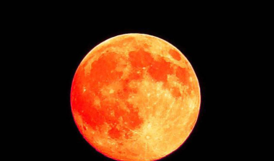 月晕现象形成的原因,月亮光晕是怎么产生的图1