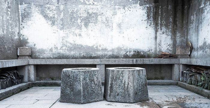 女人梦见井水浑浊，梦见井水有点浑浊还地震地下全部是空的图2