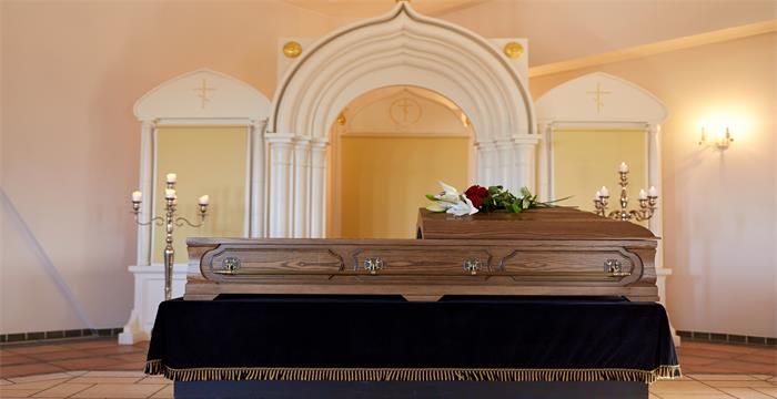梦见自己家中放了一口棺材，梦见家里放着棺材是什么征兆图2