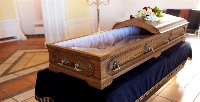 梦见把棺材移到另一个地方，梦见老人的寿木棺材移到我家门口图2