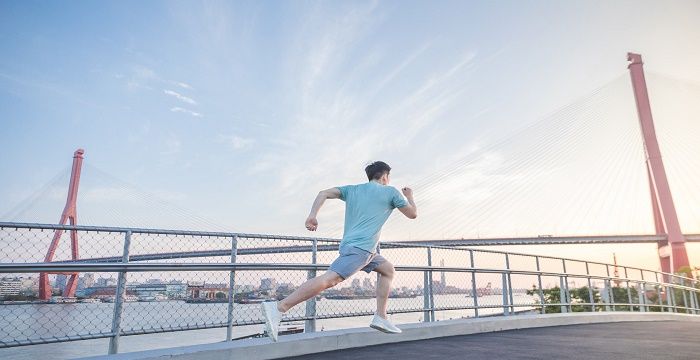 梦见不认识的男生，梦见一个不认识的男人什么意思呀图1