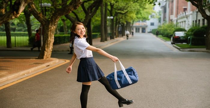 女人梦见走了很远的路，梦见自己没有穿鞋在泥泞的路上走:中走图1