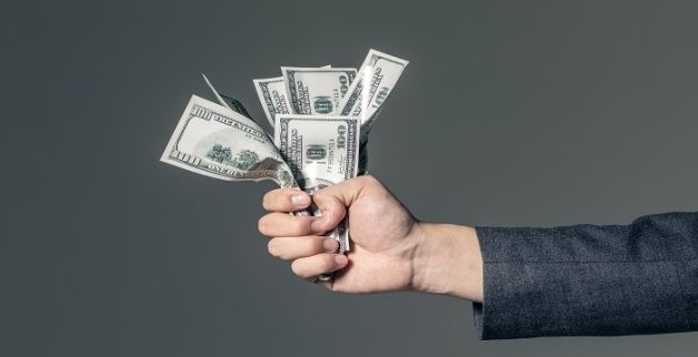 梦见包里有很多现金，梦见包里装的很多钱的预兆是什么图1