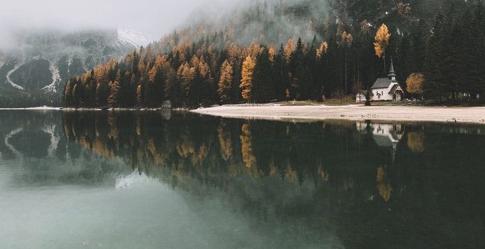 梦见清水流淌是什么意思，男人梦见一池清水的预兆图1