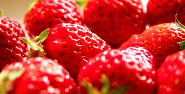 梦见吃草莓，哪些水果胎梦预示将要怀孕图1