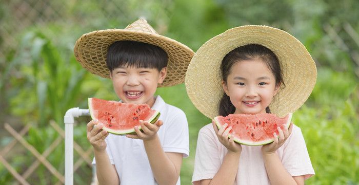 梦见和别人一起吃西瓜，女人梦见和别人一起吃西瓜图1