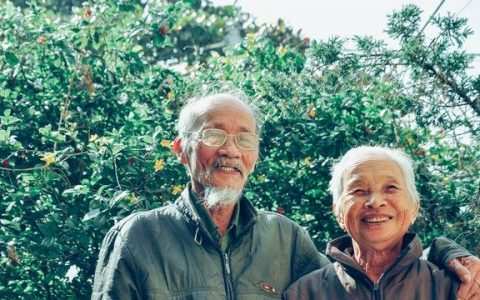 梦见与去世的爷爷交谈，梦见跟去世多年的爷爷说话的预兆