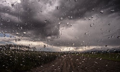 己婚女人梦见下大雨啥意思，已婚女人梦见苹果是什么预兆图1