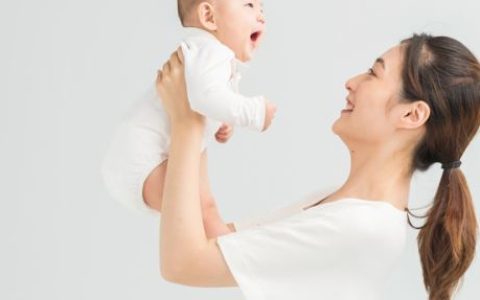 梦见自己孩子哭了预兆什么，梦见手上沾到小孩的屎是什么意思