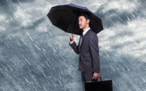 梦见下大雨自己被淋湿是什么意思
