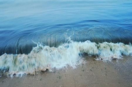 梦见大海水浪滚滚而来