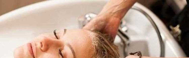 女人梦见洗头发洗澡是什么意思