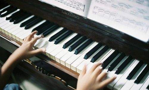 钢琴平时保养应该注意什么