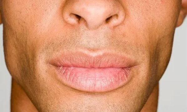 下嘴唇厚上嘴唇薄的男人怎么样,下嘴唇厚的男人面相代表着什么图2