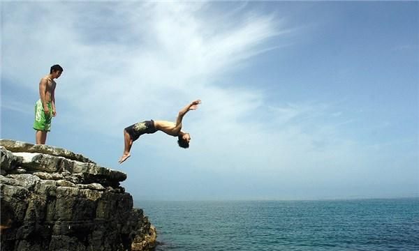 梦见自己掉水里什么意思周公解梦女人