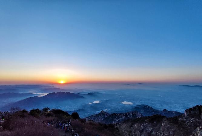 泰山之巅住宿攻略多少钱一晚泰山顶上的住宿