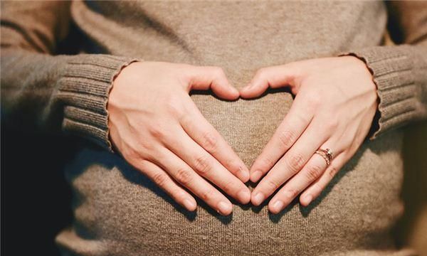 40几岁的女人梦见自己怀孕了,但怀的不是孩子