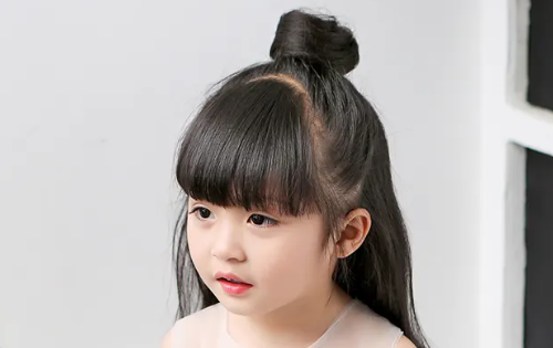 小女孩发型绑扎方法,幼儿园小女孩发型绑扎方法图6