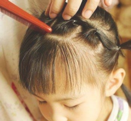 小女孩发型绑扎方法,幼儿园小女孩发型绑扎方法图14
