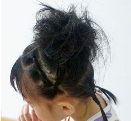 小女孩发型绑扎方法,幼儿园小女孩发型绑扎方法图15